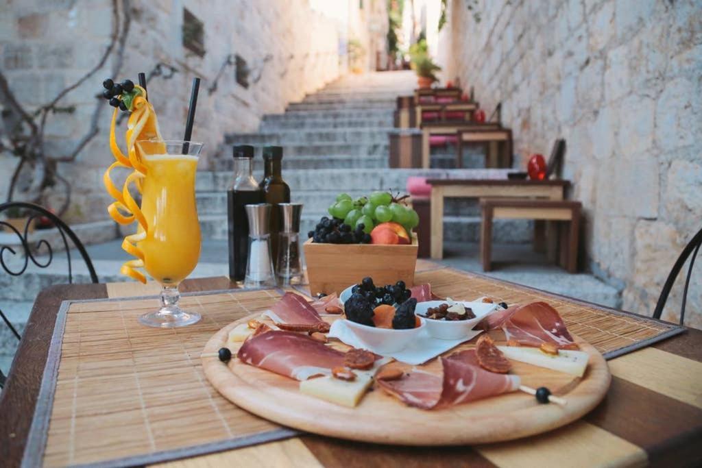 Villa Boutique Old Town House Karkovich Hvar Town Exterior foto
